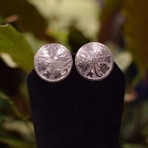 Vintage Silver-Tone Floral Leaf Round‎ Shield Clip-On Earrings Retro Chic